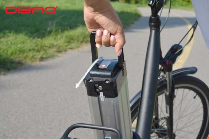 Pin cũng là một vấn đề khiến đèn luôn hiện xanh 